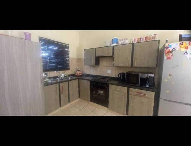 2 BEDROOM TOWNHOUSE FOR SALE IN RAVENSWOOD